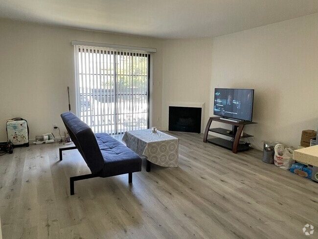 Building Photo - 112 S St Andrews Pl Unit # 2 Rental