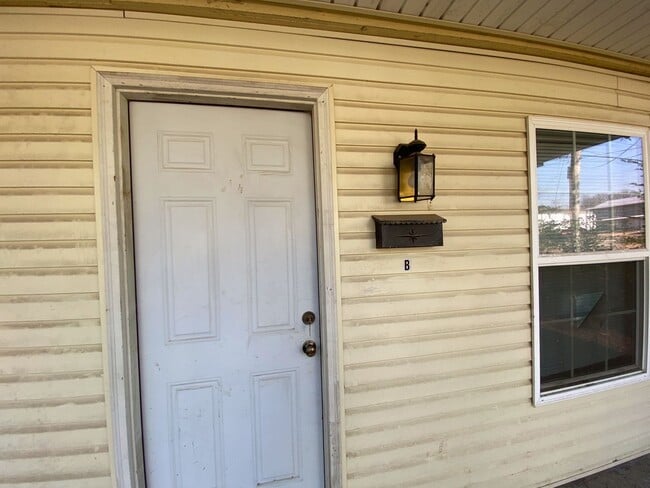 Photo - 817 W Matthews Ave Unit B