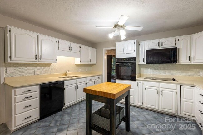 Photo - 102 Arbor Ln