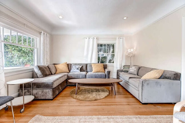 Photo - 3115 NE Schuyler St