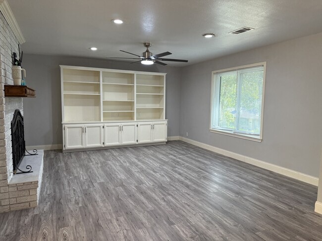 Photo - 3601 Oakwood Dr