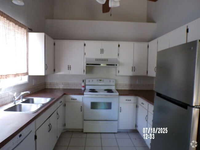 Building Photo - 099-03 - 1733-1735 NW Grant Ave. Corvallis... Unit 099-03 - 1733 NW Grant Ave. Rental