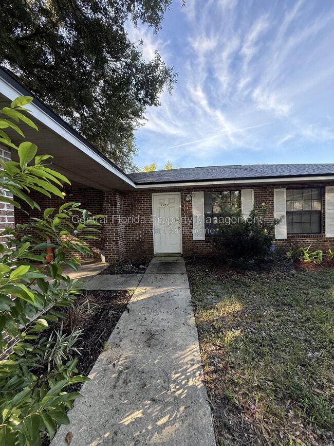 Building Photo - 1707 Ridgewood Ln Unit A