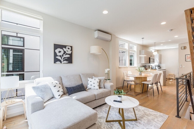 Building Photo - 2122 3rd Ave N