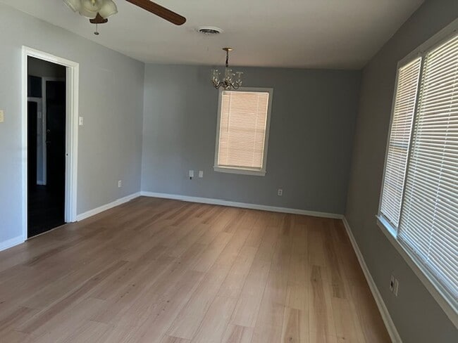 Photo - 3/1 Located in Greenwich Hills