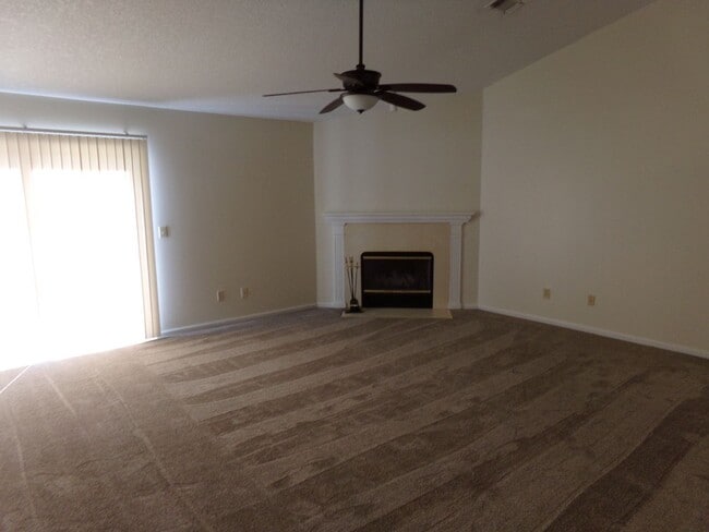 Photo - Nice 3/2 in convenient location