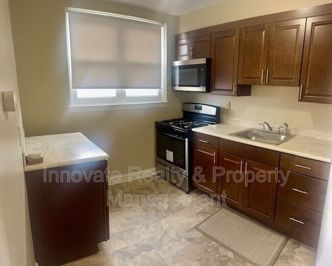 Photo - 910 E Sharpnack St