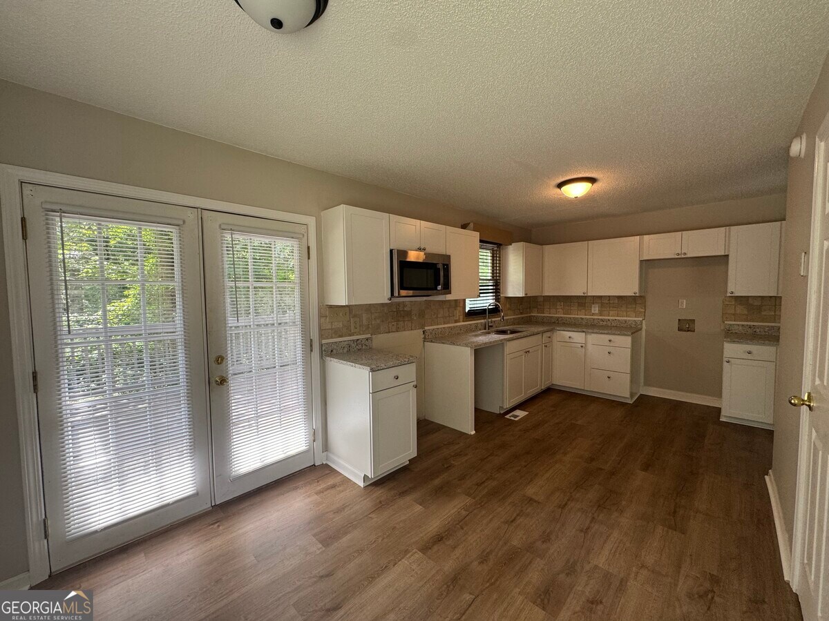 Photo - 650 Morton Rd