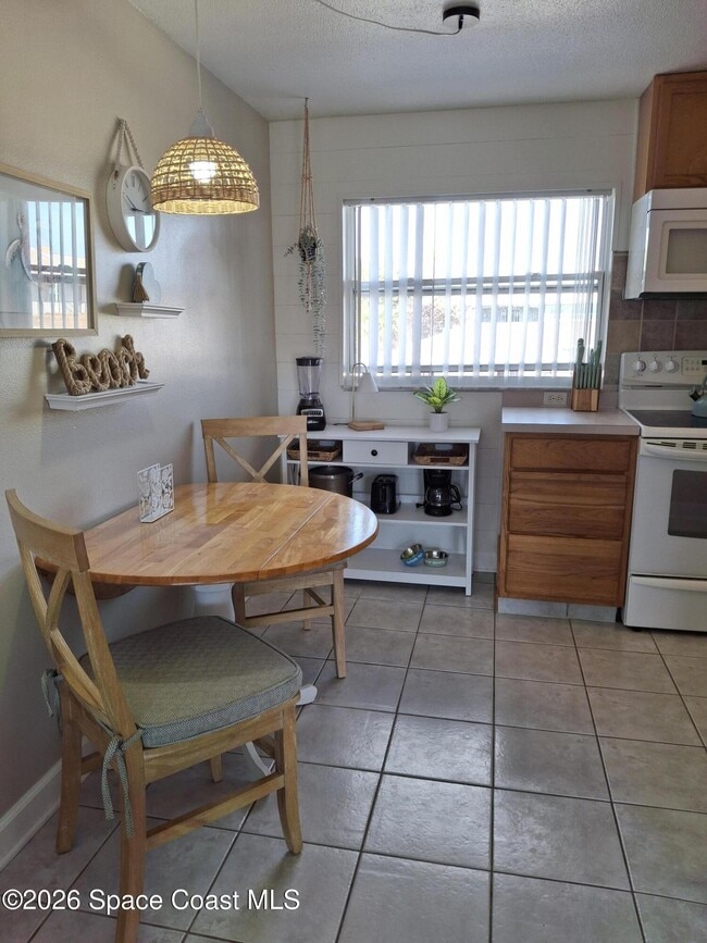 Photo - 7165 Ridgewood Ave Unidad Unt7