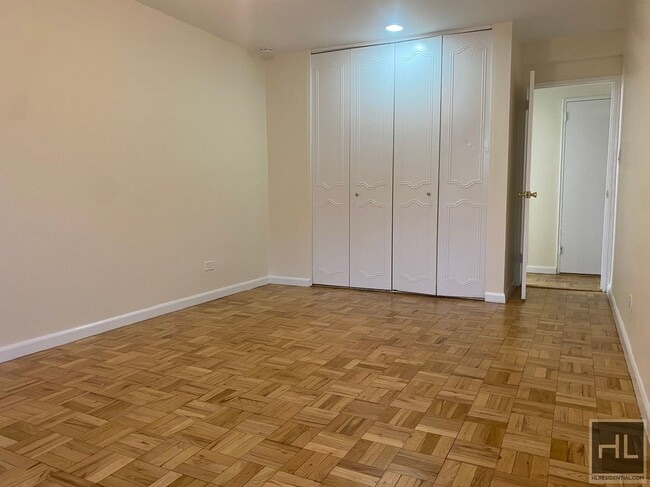 Photo - GRAND CENTRAL PARKWAY Unit 6H