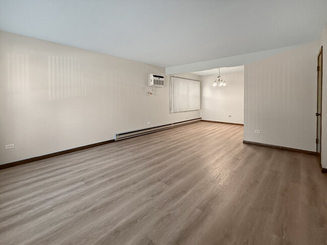 Photo - 2025 Maple Rd Unit 1E