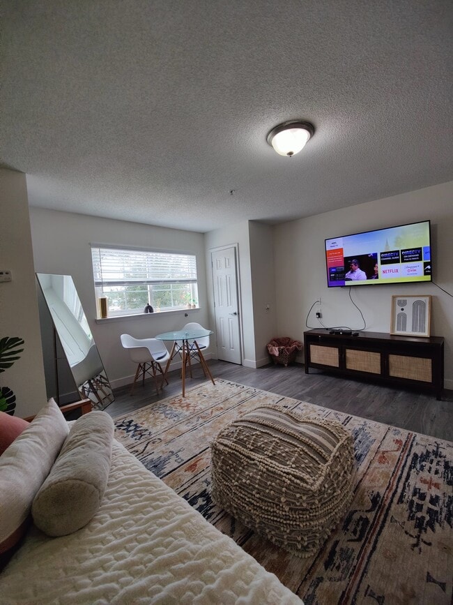 Photo - FIRST MONTH FREE- STUDIO APT- Available 1/... Unidad 330