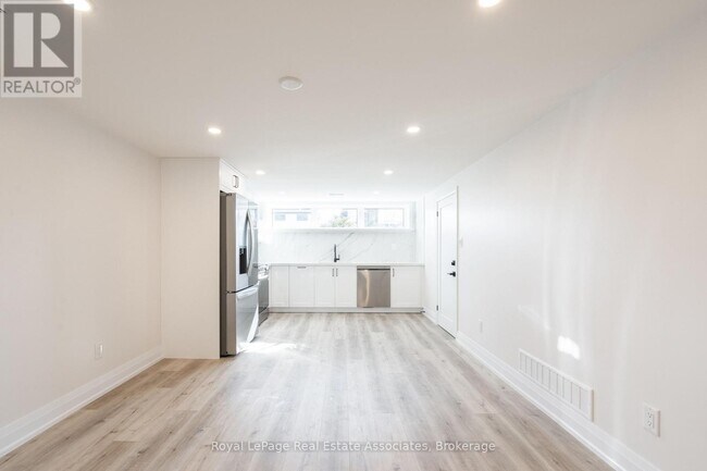Photo - 259 Fernwood Crescent
