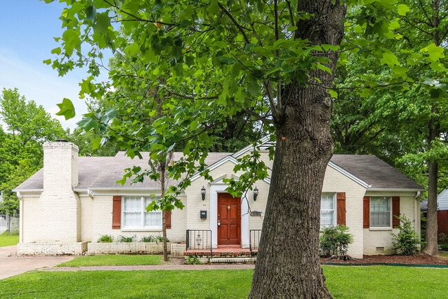 Photo - 1172 Oak Ridge Dr House