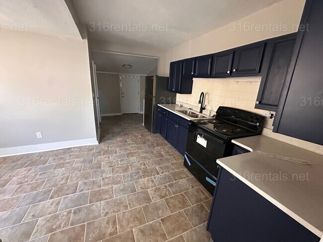 Photo - $1445 - 5 room 2.5 bathroom - Single Family Home