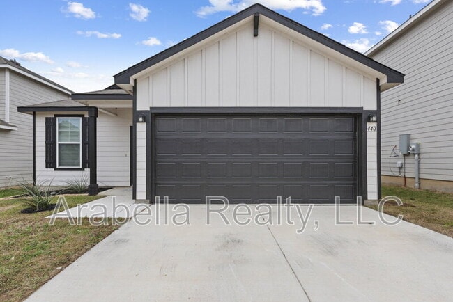 Photo - 440 Lynwood Gold