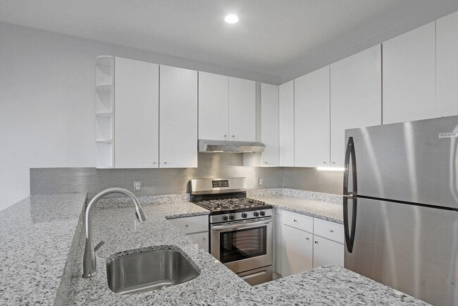 Photo - 140 Boylston St