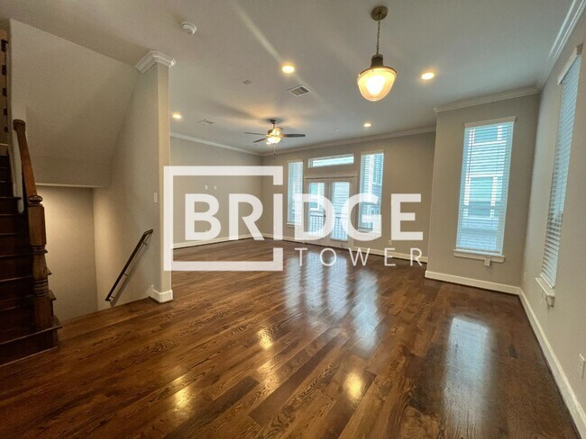 Photo - 711 E 28th St