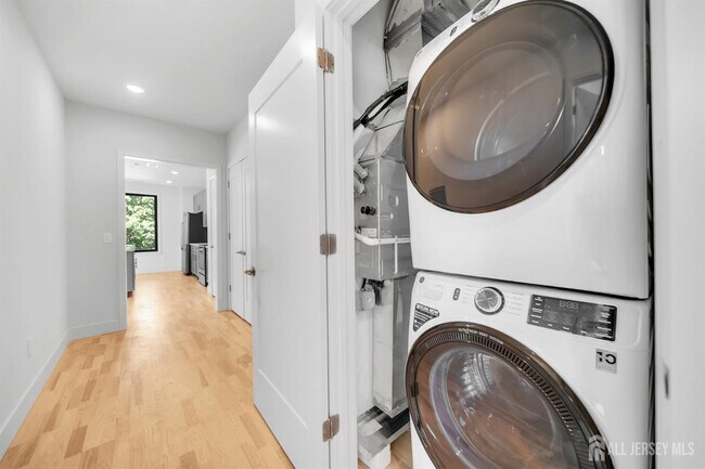 Photo - 1037 Amboy Ave