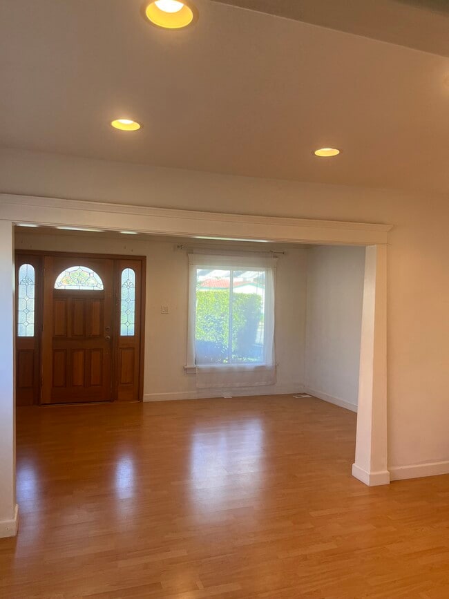 Photo - 1345 N Pacific Ave