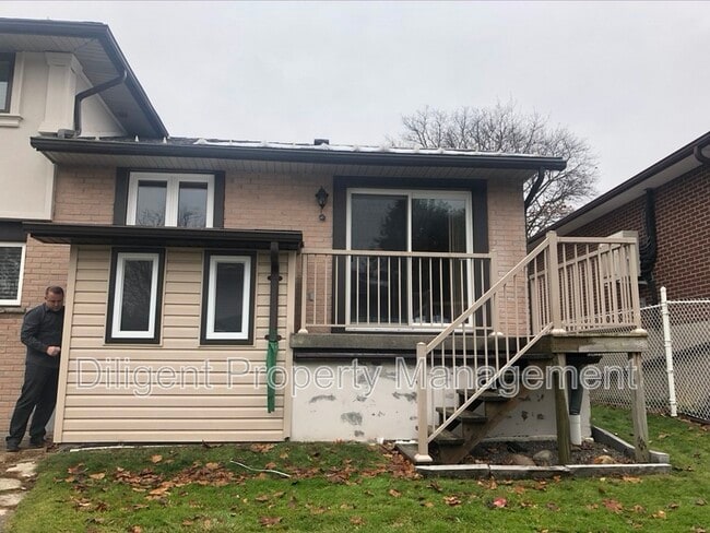 Photo - 905 Central Park Blvd N