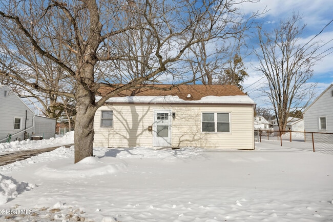 Building Photo - 3 Miracle Ln