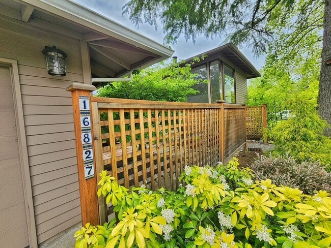 Photo - Beautiful 4 Bed 1.75 Bath Home Near Microsoft