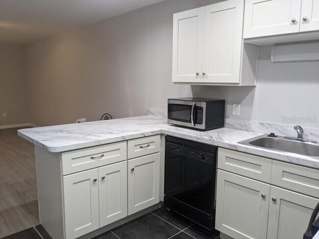 Photo - 165 Windtree Ln Unit U