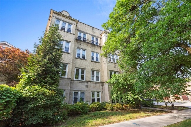 Building Photo - 1145 W Morse Ave Unit 102