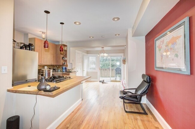 Photo - 5405 5th St NW