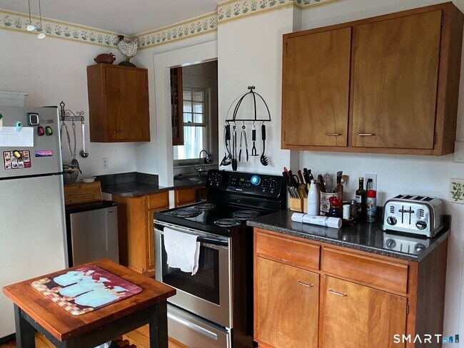 Photo - 33 Grove Ave