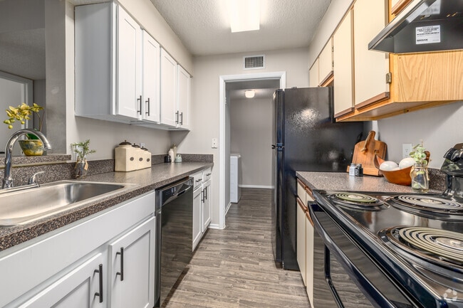 2BR, 2BA - 1,064SF - Kitchen