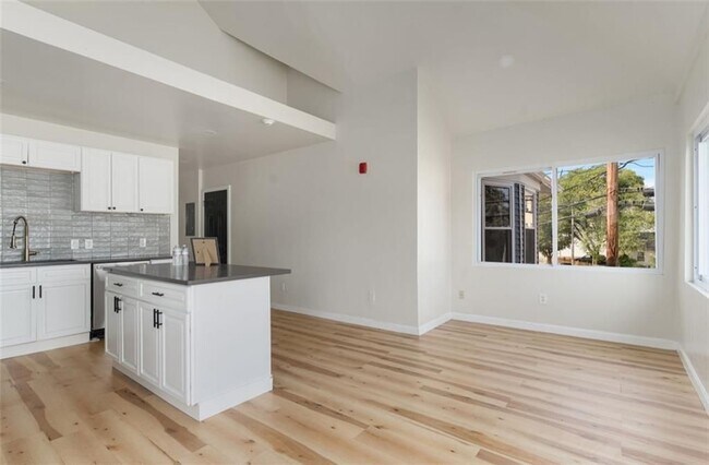 460 Smithfield Ave Unit 3
