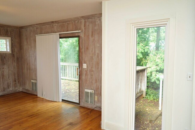 Photo - 2205 Stadium Rd