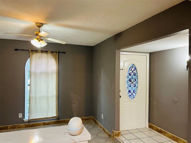 Photo - 7619 Vernwood St