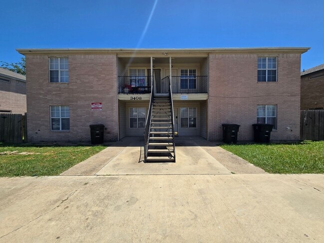 Building Photo - SECTION 8/HUD ACCEPTED - AVAILABLE NOW! Unit 3408 Barcelona Drive - D Rental