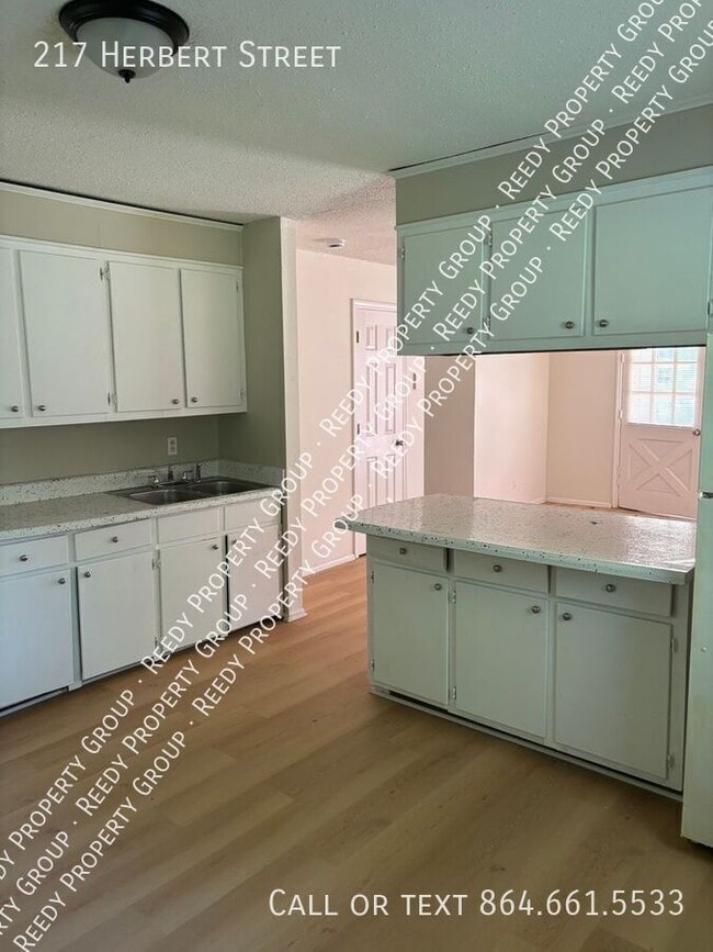 Photo - 217 Herbert St
