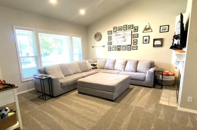 Photo - 1882 E Cougar Creek Dr