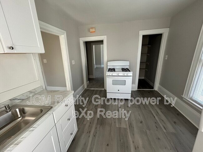 Building Photo - 829 Broadway Unit 2 / 2nd Floor