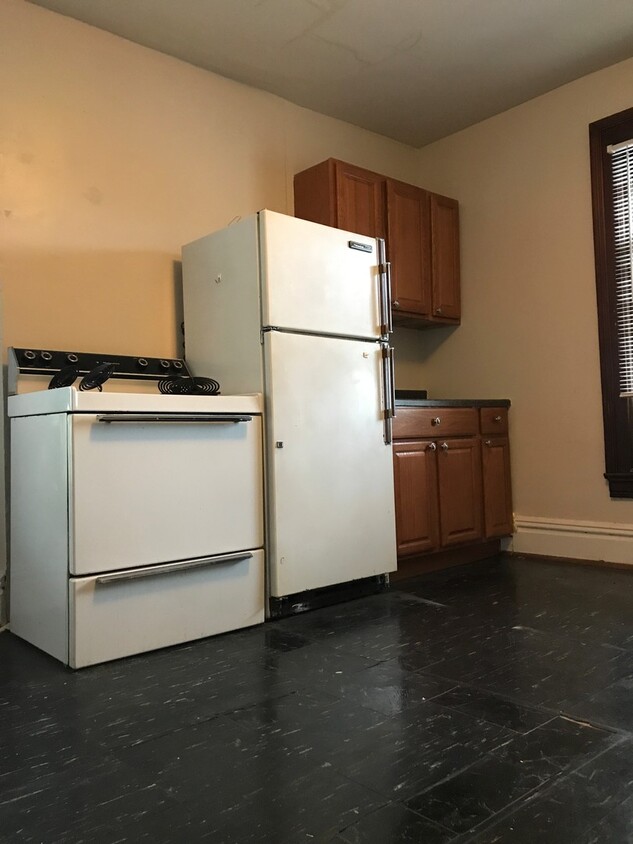 THREE 2 BEDROOM APARTMENTS IN THIS BUILDIN... - THREE 2 BEDROOM APARTMENTS IN THIS BUILDIN...