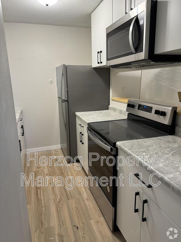 Building Photo - 307 27th St SW Unit Apt 14