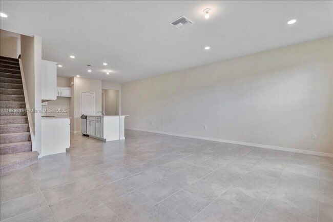 Photo - 2108 Appleton Cir N