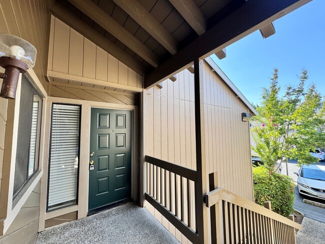 Photo - Cozy upstairs Condo in Auburn. Pets welcome!!
