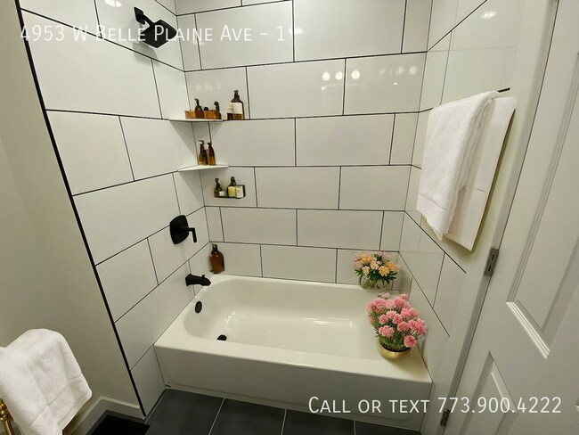Photo - 4953 W Belle Plaine Ave Unit 1