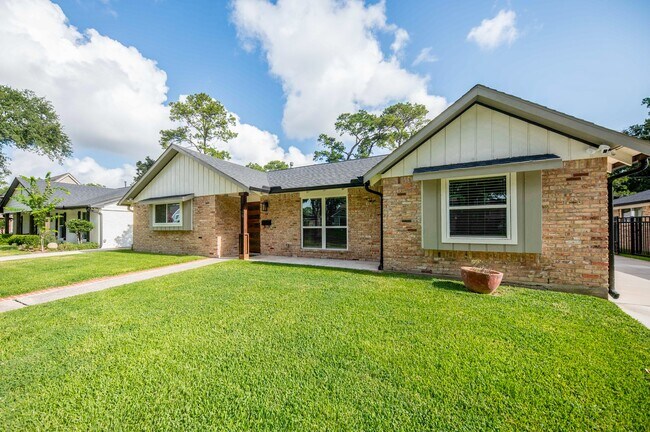 Photo - 926 Chantilly Ln