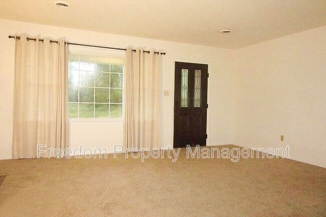 Photo - 7128 Airlie Rd