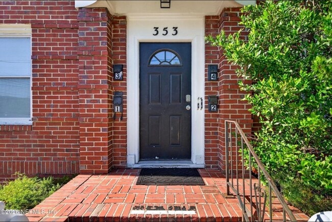 353 W 11th St Unit 4