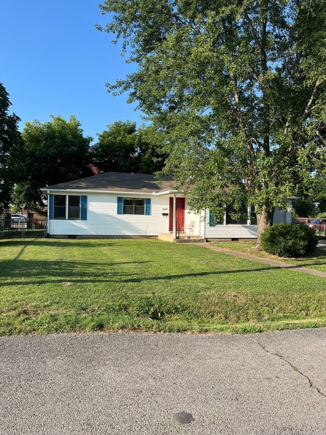 Photo - 207 SW 7th St