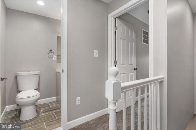 Photo - 1230 W Lombard St