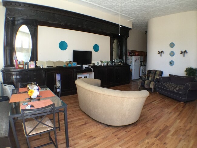 Building Photo - BUCKTOWN APARTMENT- FORMER CORNER TAVERN Unit 2034 # 1
